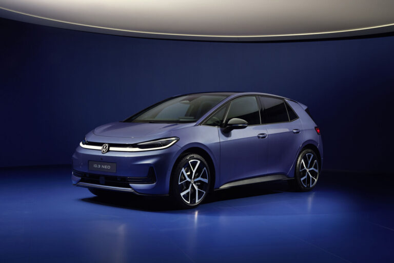 Volkswagen garancia: kék Volkswagen ID.3 Neo a stúdióban